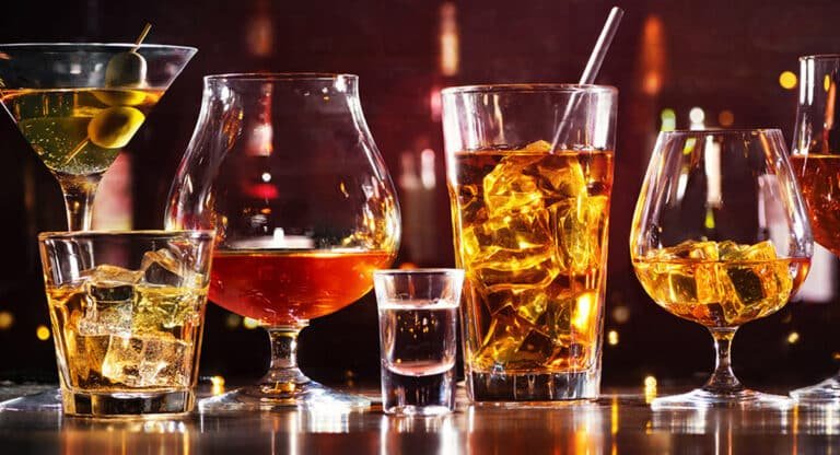 Alcohol Facts : మీకు మద్యం తాగే అలవాటు ఉందా..? మీరు తాగే వైన్స్ విస్కీలో నీళ్లు కలిపి తాగితే ఈ ప్రమాదం తప్పదు…!