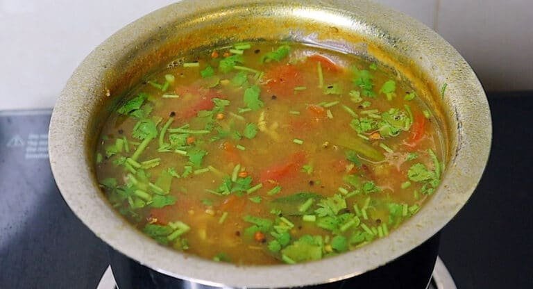Amla Peppar Rasam Recipes : చలికాలంలో చేసుకునే ఘాటైన హెల్దీ రసం.. వట్టి రసంతోనే అన్నం మొత్తం తినేస్తారు..