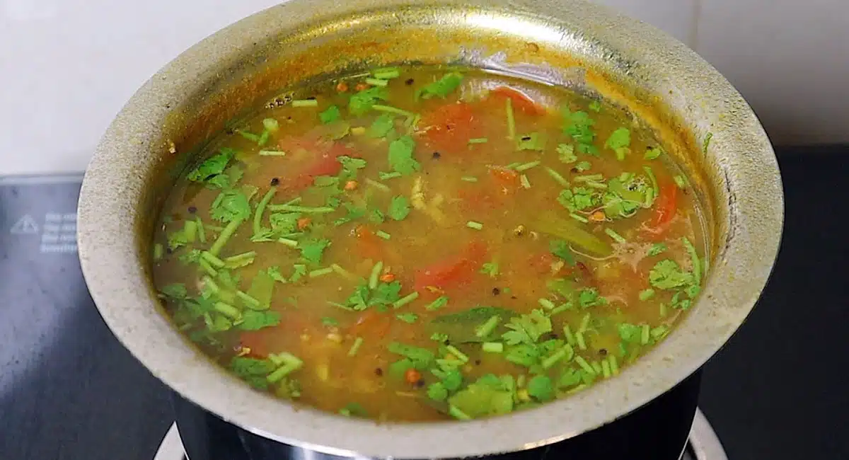 Amla Peppar Rasam Recipes : చలికాలంలో చేసుకునే ఘాటైన హెల్దీ రసం.. వట్టి రసంతోనే అన్నం మొత్తం తినేస్తారు..