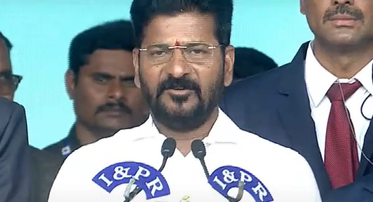 Revanth Reddy : ఎనుముల రేవంత్ రెడ్డి అనే నేను.. తెలంగాణ రెండో ముఖ్యమంత్రిగా ప్రమాణ స్వీకారం.. మంత్రులుగా ప్రమాణం చేసింది వీళ్లే