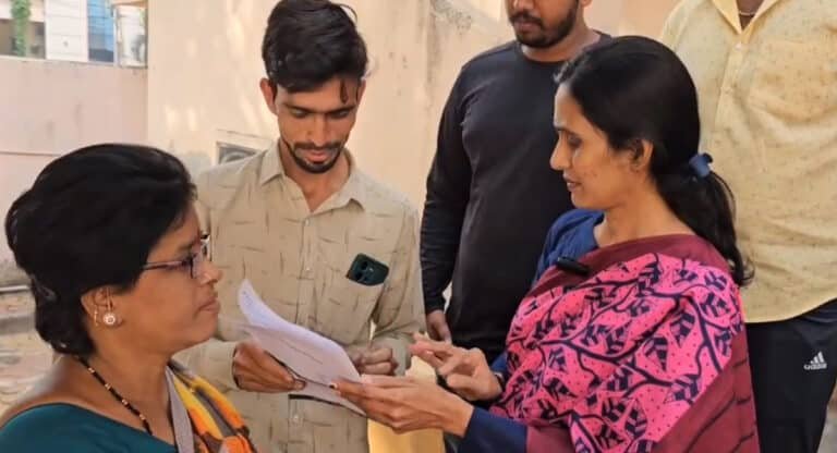 Telangana New Ration Card : కొత్త రేష‌న్ కార్డు కావాలంటే.. ప్రజా పాలన అభయ హస్తం దరఖాస్తు ఫామ్‌లో ఇక్క‌డ రాయండి… వీడియో..!