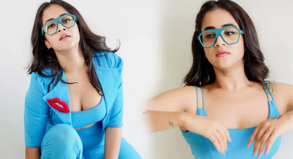 Deepthi Sunaina : బ్లూ డ్ర‌స్‌లో టాప్ ఓపెన్ చేసి అందాల‌తో రెచ్చ‌గొడుతున్న దీప్తి సునైనా… !!