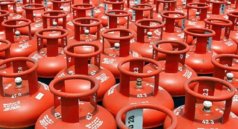 LPG Gas : గ్యాస్ కనెక్షన్ వేరే వారి పేరు మీద మార్చుకోవాలా..? అయితే ఇలా చేయండి…!