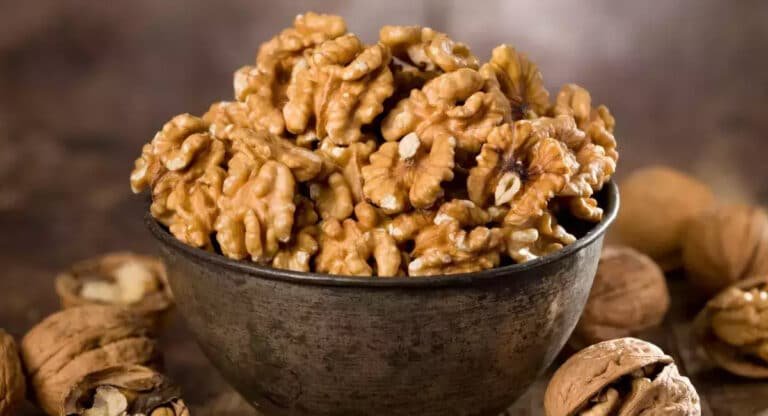 Walnuts : రోజు 4 వాల్ నట్స్ తింటే.. ఎంత ఆరోగ్యమో తెలిస్తే వెంటనే తినడం మొదలుపెడతారు…!