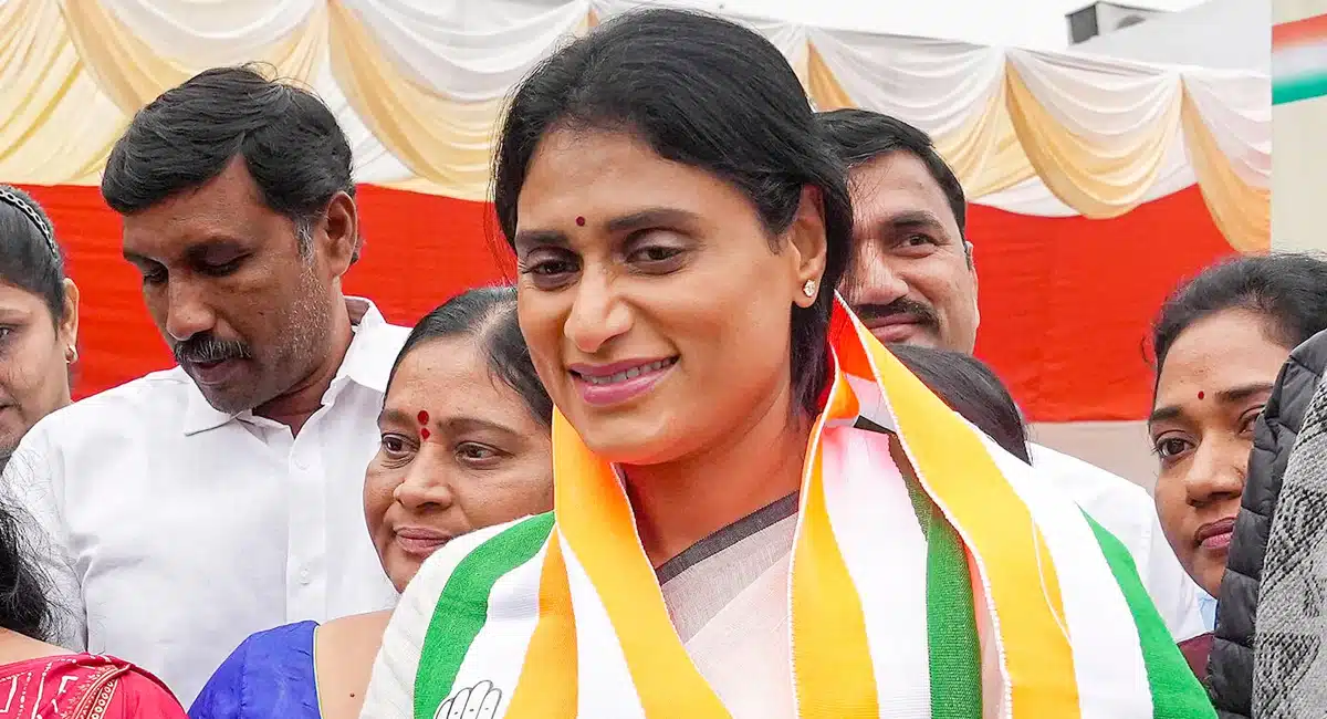 YS Sharmila : వైఎస్ ష‌ర్మిల ఎంట్రికి లైన్ క్లియ‌ర్‌.. త‌ర్వ‌లో ఏపీ కాంగ్రెస్ పీసీసీ ప‌గ్గాలు..!