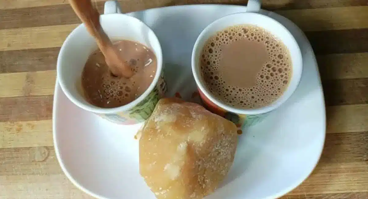 Jaggery Tea : శీతాకాలంలో బెల్లం టీ తాగితే అద్భుతమైన ప్రయోజనాలు... అధిక బరువు కూడా చెక్ పెట్టొచ్చు...