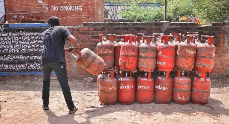 Big Braking : గుడ్ న్యూస్… భారీగా తగ్గించిన సిలిండర్ ధర…!