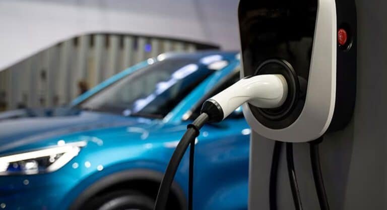 Electric Vehicles : ఆఫర్ల మేళ… ఎలక్ట్రిక్ వాహనాలపై భారీగా తగ్గింపు… కార్లపై 1.20 లక్షలు, స్కూటర్ల పై 25000…!