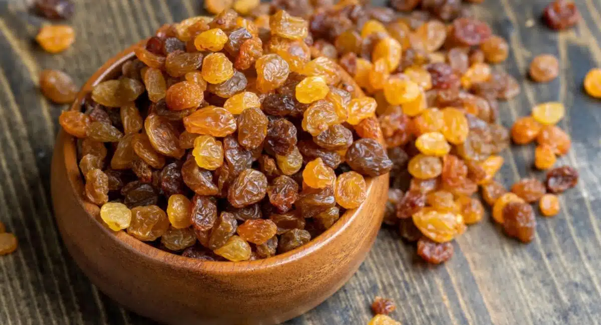Raisins : కిస్ మిస్ లు నానబెట్టుకుని ఖాళీ కడుపుతో తీసుకుంటే ఎన్ని ఉపయోగాలు ఉన్నాయో తెలిస్తే ఆశ్చర్యపోతారు...!