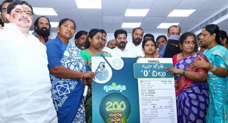 Revanth Reddy : ఫ్రీ కరెంట్ , గ్యాస్ సిలిండర్ రాక‌పోతే న‌న్ను నిలదీయండి… సీఎం రేవంత్ రెడ్డి..!