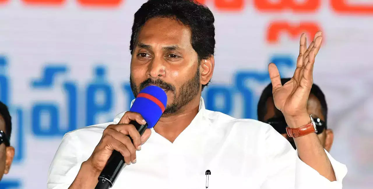 YS Jagan : ప్రచారాలలో ట్రాక్ మార్చిన వైయస్ జగన్…ఓటర్లను ఆకర్షించే దిశగా అడుగులు…!!