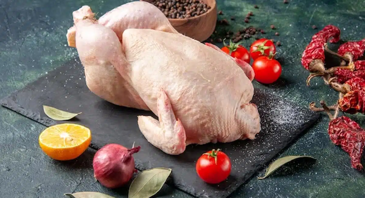 Chicken : చికెన్ ఇష్టంగా తినే వారికి శుభవార్త... కిందికి దిగివచ్చిన చికెన్ ధరలు... కిలో ఎంతో తెలుసా..?