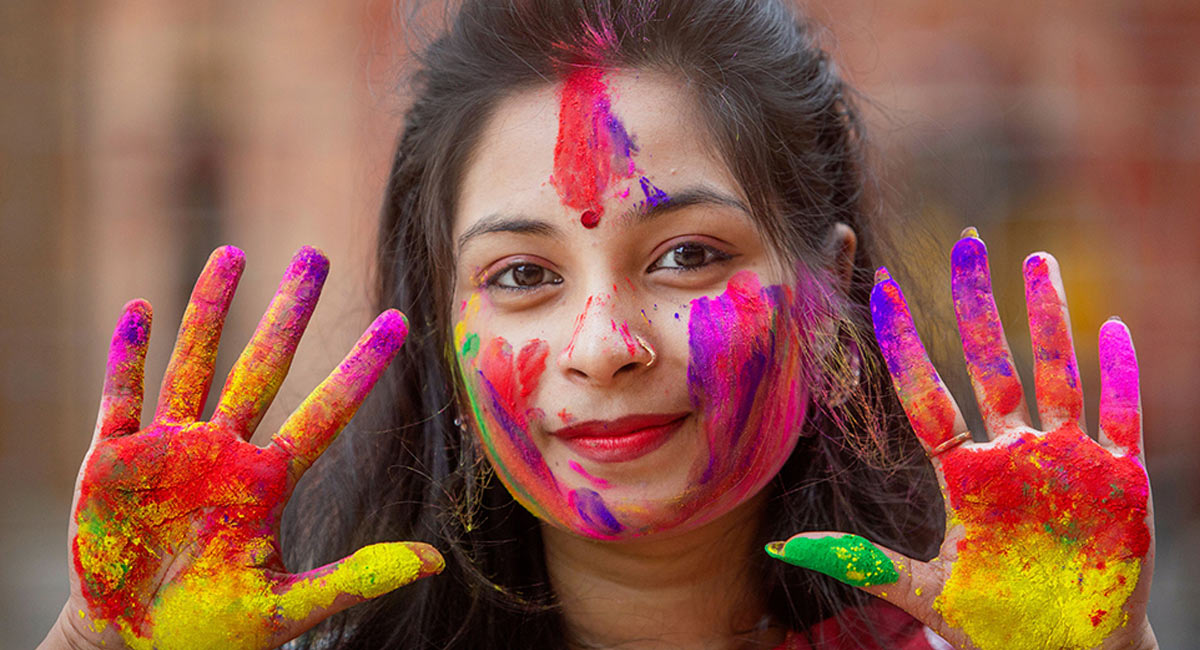 Holi హోలీ ఆడేటప్పుడు ఈ జాగ్రత్తలు తప్పనిసరి ప్రతి ఒక్కరు తెలుసుకోండి