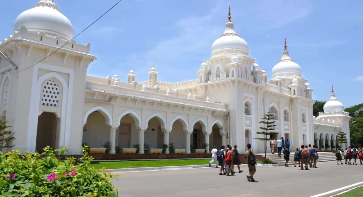 Hyderabad Public School : తల్లిదండ్రులకు శుభవార్త.. హైదరాబాద్ పబ్లిక్ స్కూల్లో ఉచిత విద్య.. వెంటనే దరఖాస్తు చేసుకోండి..!