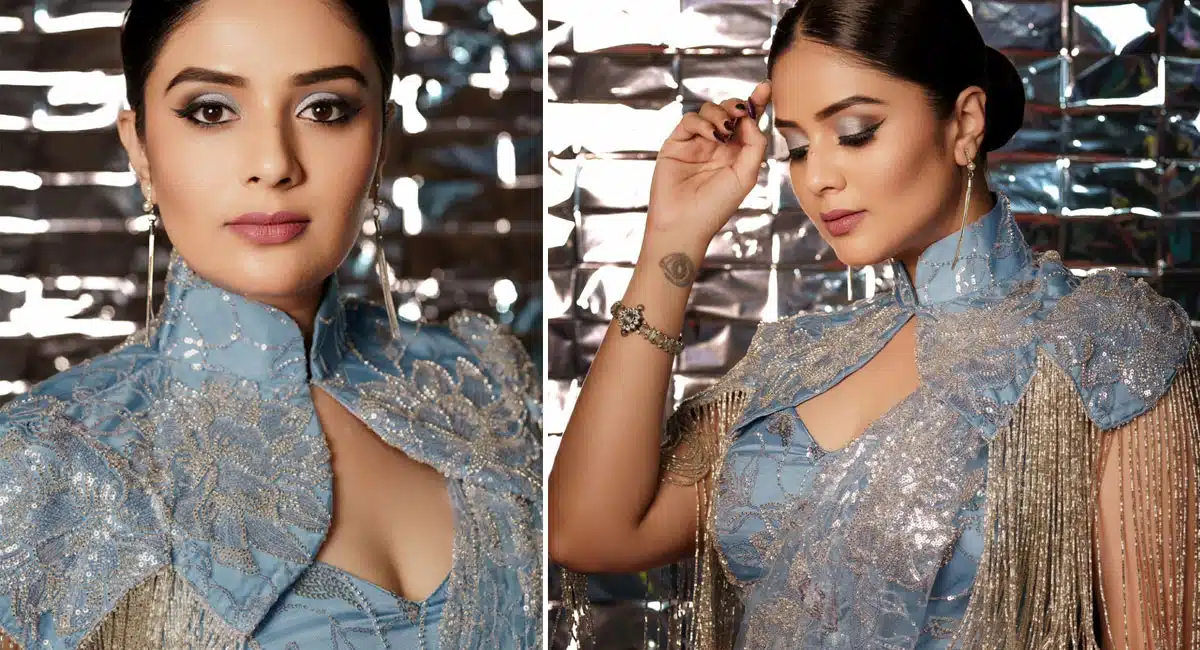 Sreemukhi : పోనీలే ప‌క్క‌న నిలుచుంటే ప‌బ్లిక్‌లో చేయి ప‌ట్టుకొని ఐల‌వ్ యూ చెప్పాడే.. చాచి కొట్టిన శ్రీముఖి