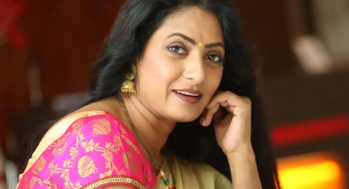 Actress Aamani : ఇన్నాళ్ల‌కి ఆమ‌ని త‌న భ‌ర్త నుండి ఎందుకు విడిపోయిందో తెలిసిందిగా..!