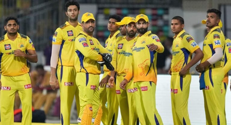 Chennai Super Kings : నైట్ అంతా సిట్టింగ్‌లు వేస్తే ఎలా గెలుస్తారంటూ రైనా చుర‌క‌లు.. ఎవ‌రికి అంటే..!