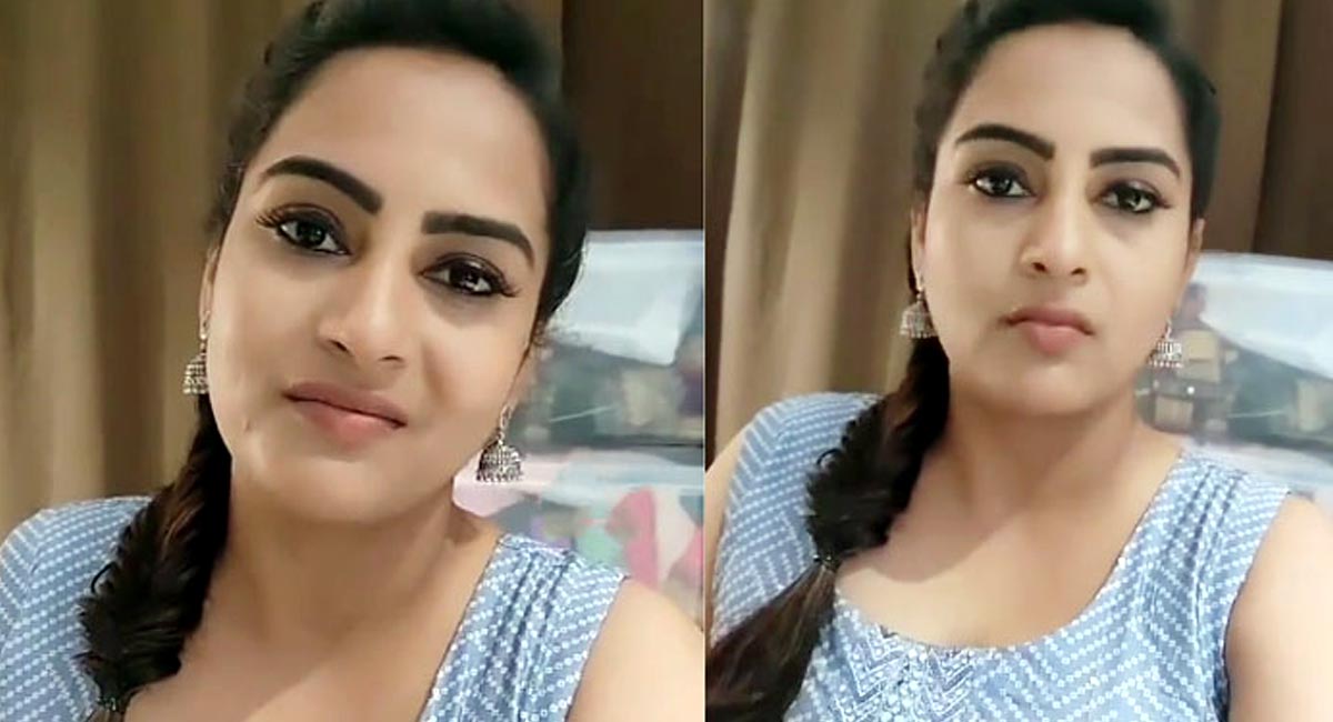 Himaja క‌మిట్‌మెంట్ ఇచ్చిన కూడా తెలుగు వాళ్ల‌కి అవ‌కాశాలు ఇవ్వ‌రు అంటూ బిగ్ బాస్ భామ షాకింగ్ కామెంట్స్