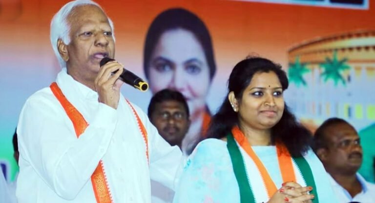 Warangal Politics : వరంగల్ లో వేడెక్కుతున్న రాజకీయాలు… గురు శిష్యుల మధ్య గట్టి పోటీ…!