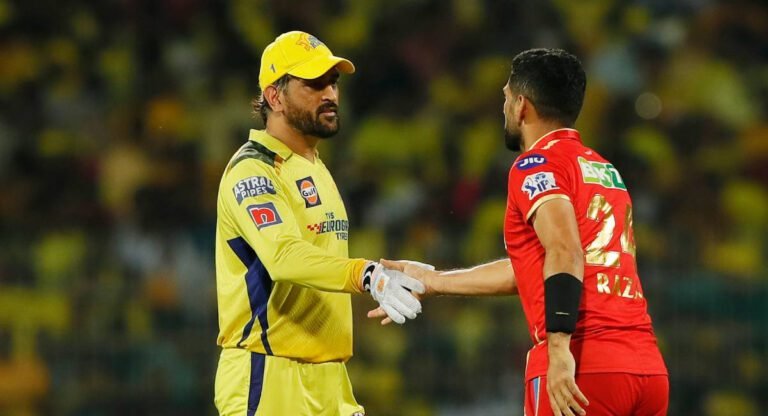 Dhoni : నువ్వు ఇలా చేయ‌డం ఏంటి ధోని.. ఆగ్ర‌హం వ్య‌క్తం చేస్తున్న అభిమానులు