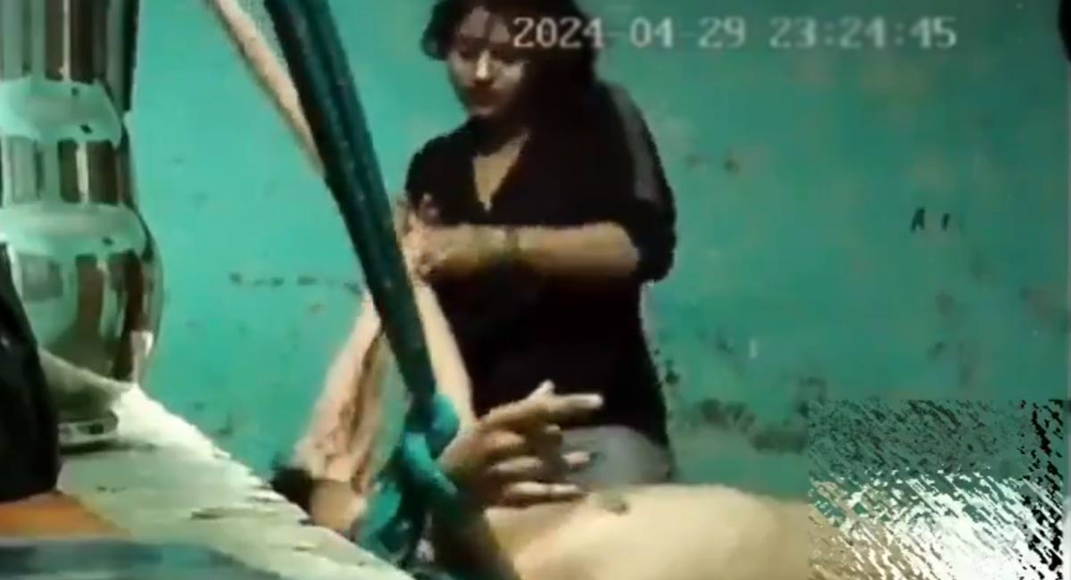 Viral Video : సిగరెట్ల తో కాల్చుతూ భర్త ను చిత్ర హింసలు పెట్టిన భార్య ... వైరల్ వీడియో...!