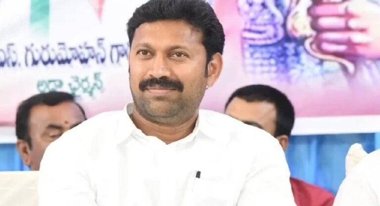 Avinash Reddy : ట్రాక్ మార్చిన అవినాష్ రెడ్డి… ప్రత్యర్థులకు వణుకు పుట్టేలా…!
