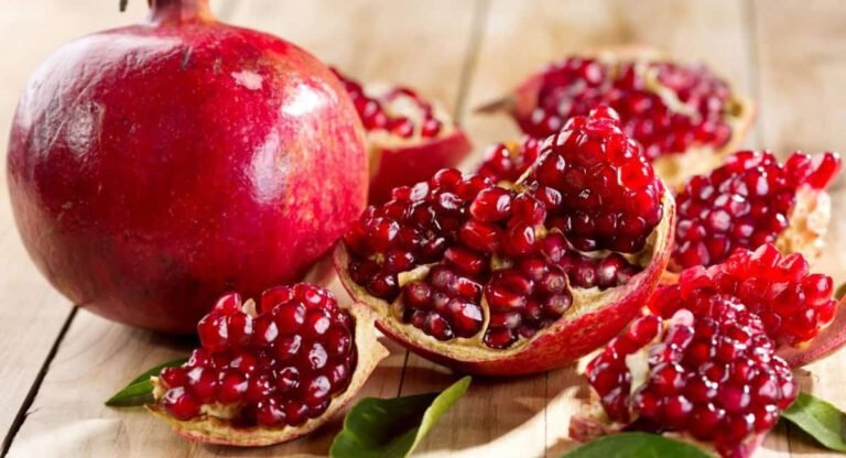 Pomegranate : దానిమ్మ పండ్లు వీరు తింటే చాలా డేంజర్.. జాగ్రత్త..!