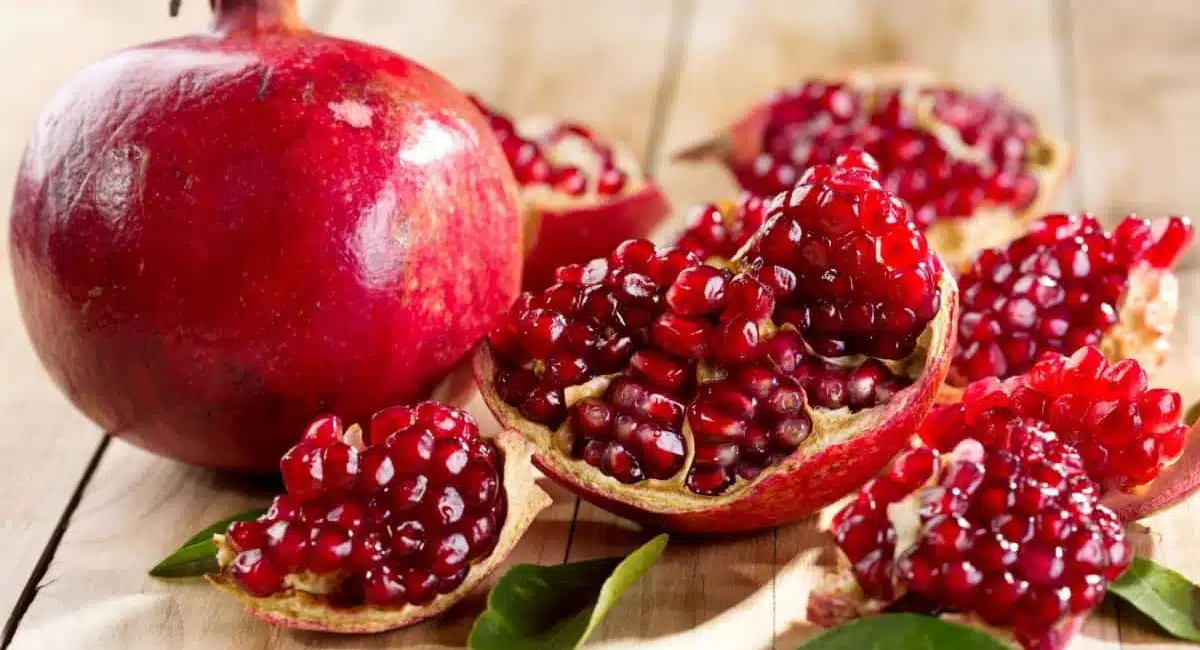 Pomegranate : దానిమ్మ పండ్లు వీరు తింటే చాలా డేంజర్.. జాగ్రత్త..!