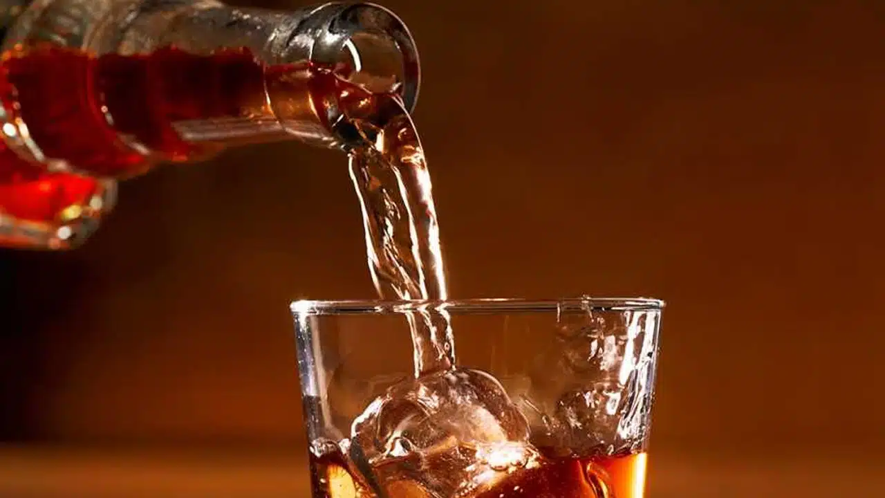 Alcohol : ఆల్కహాల్ అధికంగా తాగటం వలన ఎలాంటి వ్యాధులు సంభవిస్తాయో తెలుసా...!
