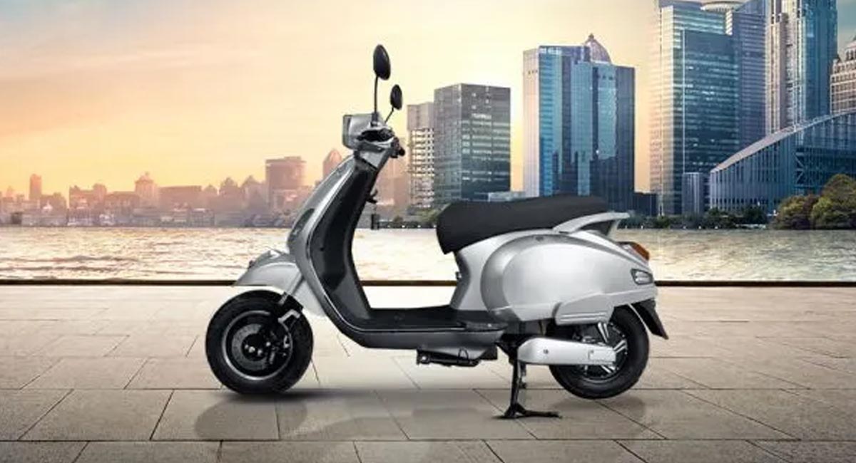 Electric Scooters : ఎలక్ట్రిక్ స్కూటర్ లపై భారీ డిస్కౌంట్… 34 వేలకే బ్రాండెడ్ వెహికిల్…!