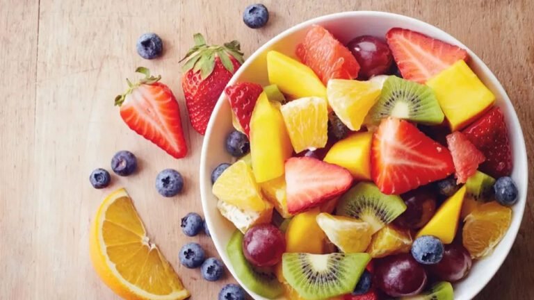Fruits : రాత్రి పడుకునే ముందు ఈ పండ్లను తింటున్నారా… సమస్యలు తప్పవు జాగ్రత్త…!