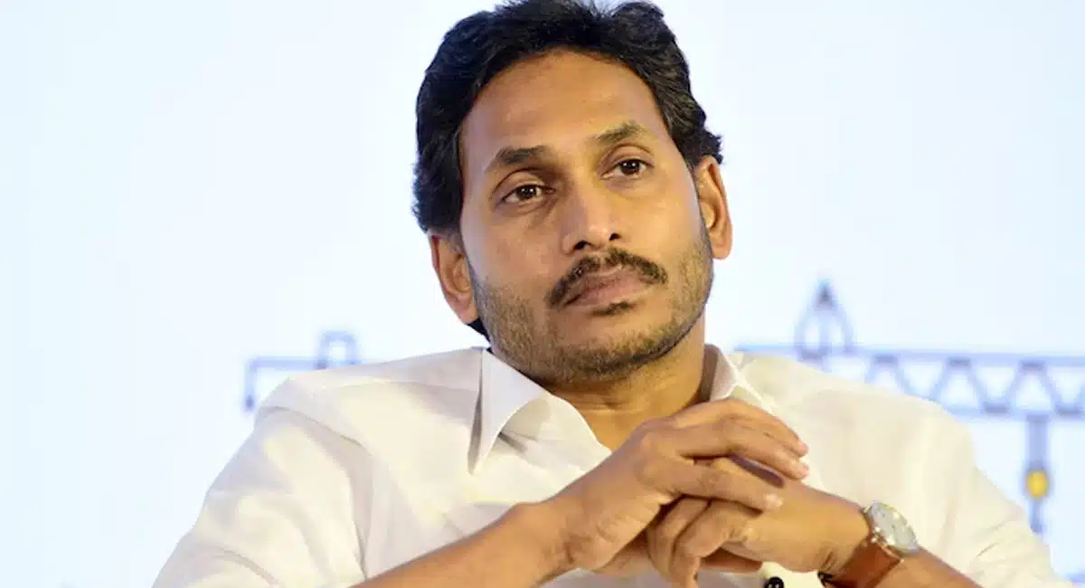 Ys Jagan : జ‌గ‌న్‌ని ఓడించి మెల్ల‌గా అక్క‌డ నుండి జారుకున్న స‌లహాదారులు..!