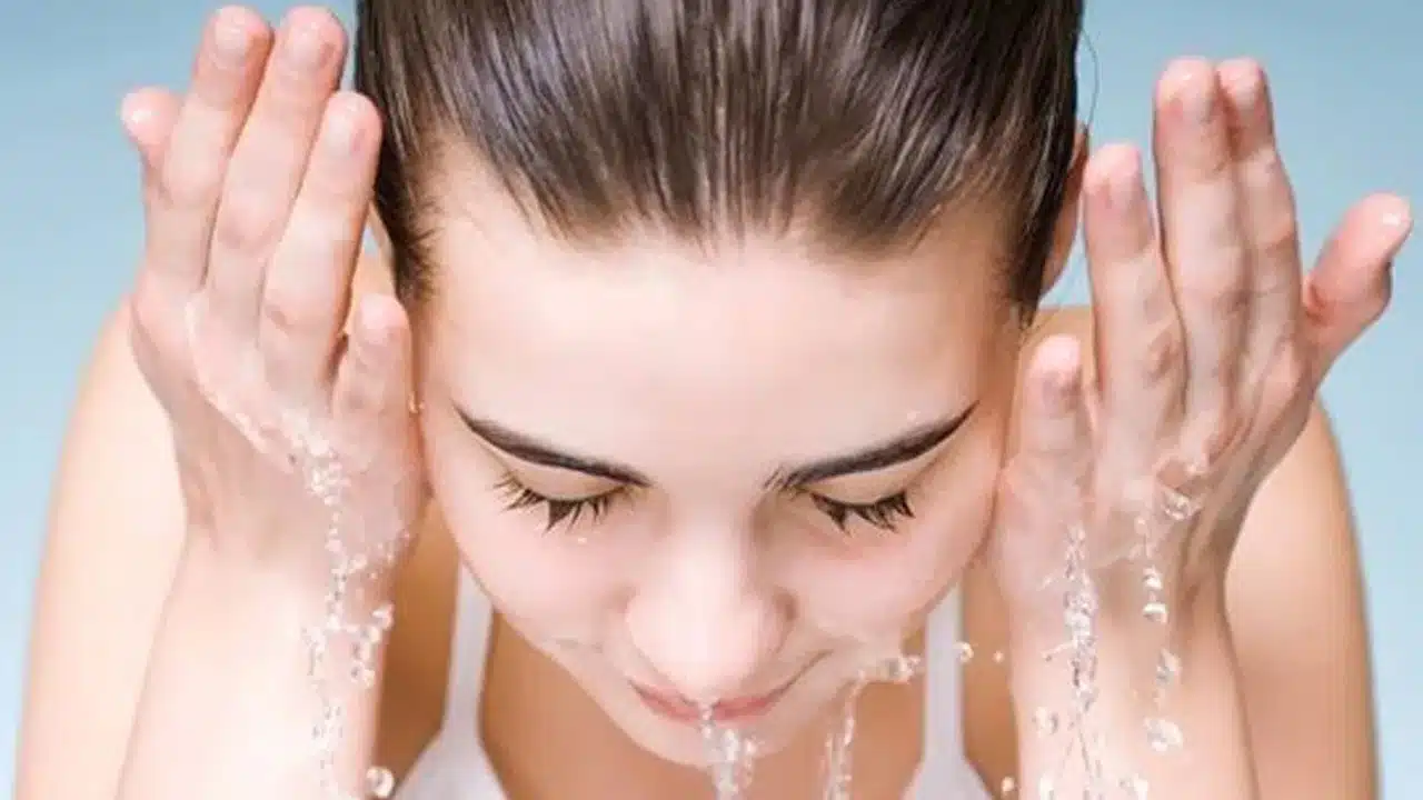 Skin Care : రోజుకు 4 లేక 5 సార్లు ఫేస్ వాష్ చేస్తున్నారా... ఈ ప్రమాదాలు తప్పవు... జాగ్రత్త...!