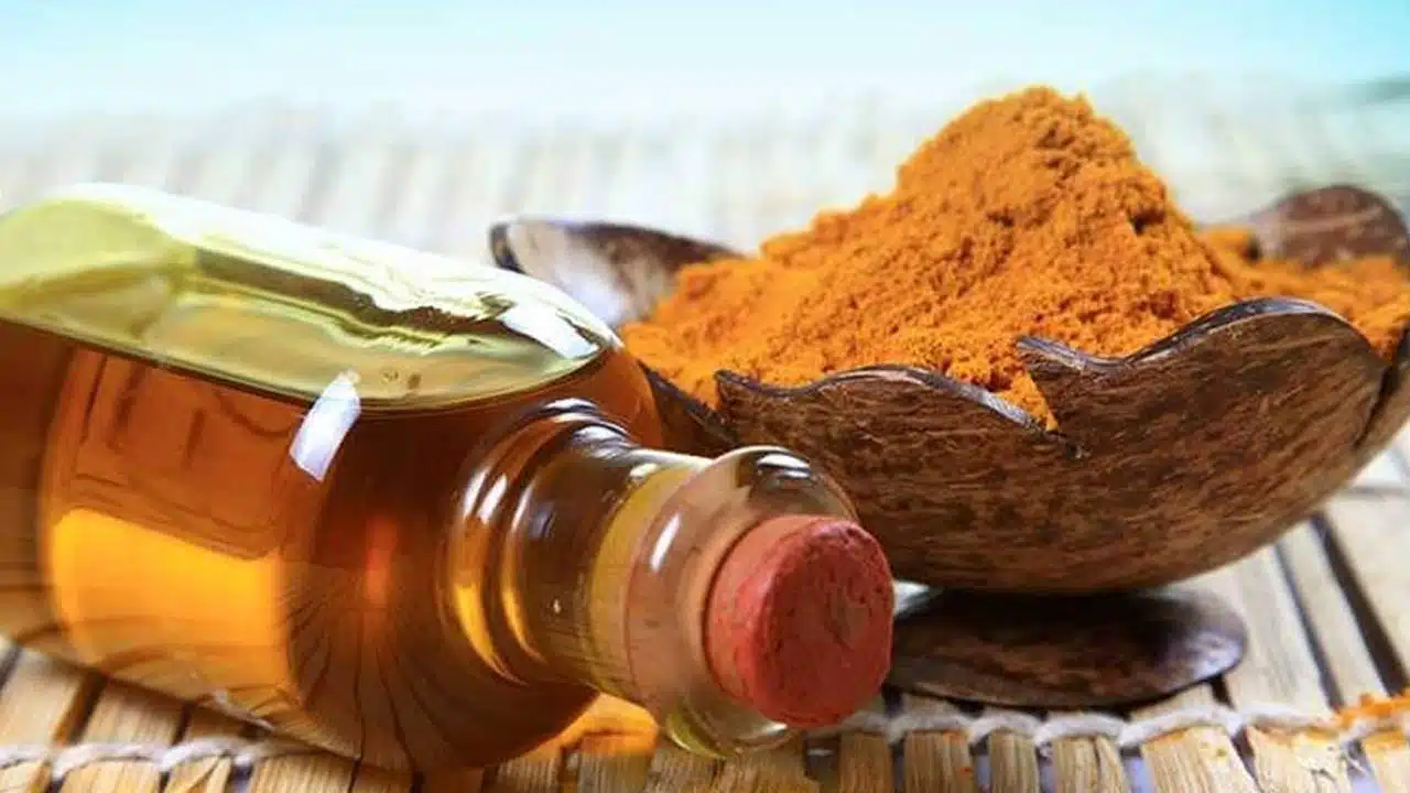 Turmeric Oil : పడుకునే ముందు ఈ నూనె రాస్తే చాలు... మచ్చలు, మొటిమలు ఇట్టే పోతాయి...!