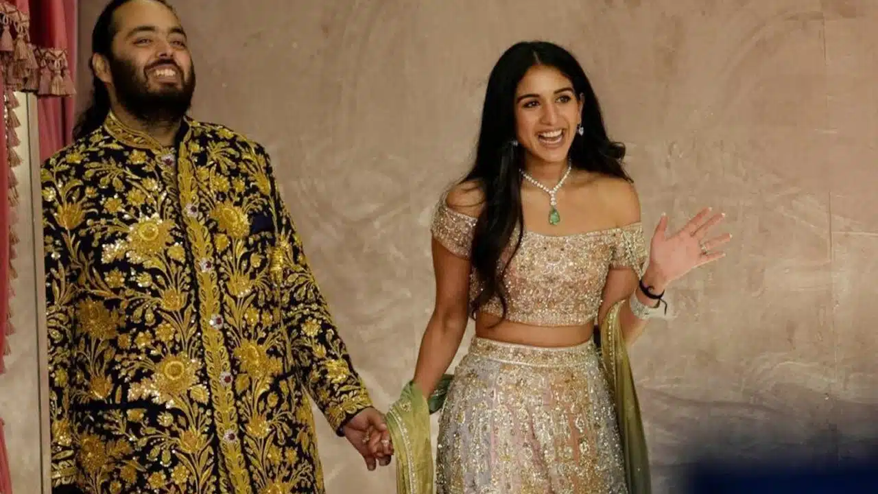 Ananth Ambani Marriage : అనంత్ అంబాని, రాధికల పెళ్లికి ఐదు వేల కోట్ల ఖర్చా.. అవి డబ్బులా మంచి నీళ్లా షాక్ ఇస్తున్న ఫోర్బ్ అంచనా..?