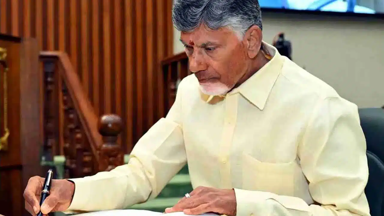 AP People : ప్రజల్లో ఆ భయం.. చంద్రబాబు అ'భయం'.. మరో పదేళ్లు ఇస్తే తప్ప ఏమీ చేయలేరా..?