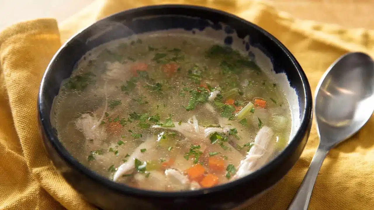 Chicken Soup : జలుబు,దగ్గు సమస్యతో బాధపడుతున్నారా... ఒక కప్పు ఈ సూప్ తీసుకోండి... సమస్యలకు చెక్ పెట్టండి...!