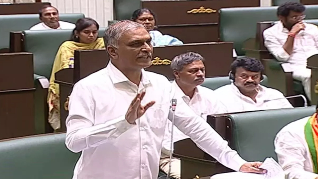 Harish Rao : 7 లక్షల కోట్లు.. అప్పులు కాదు ఆస్తుల గురించి చెప్పండంటూ కాంగ్రెస్ ప్రభుత్వం పై ఫైర్ అయిన హరీష్ రావు..!