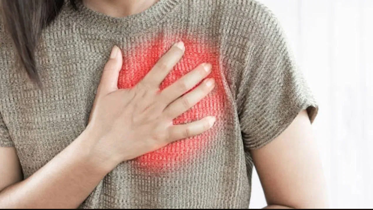 Heart Disease : మహిళల్లో మోనోపాజ్ తర్వాత ఈ లక్షణాలు కనిపిస్తే… వెంటనే అప్రమత్తం అవ్వండి…!