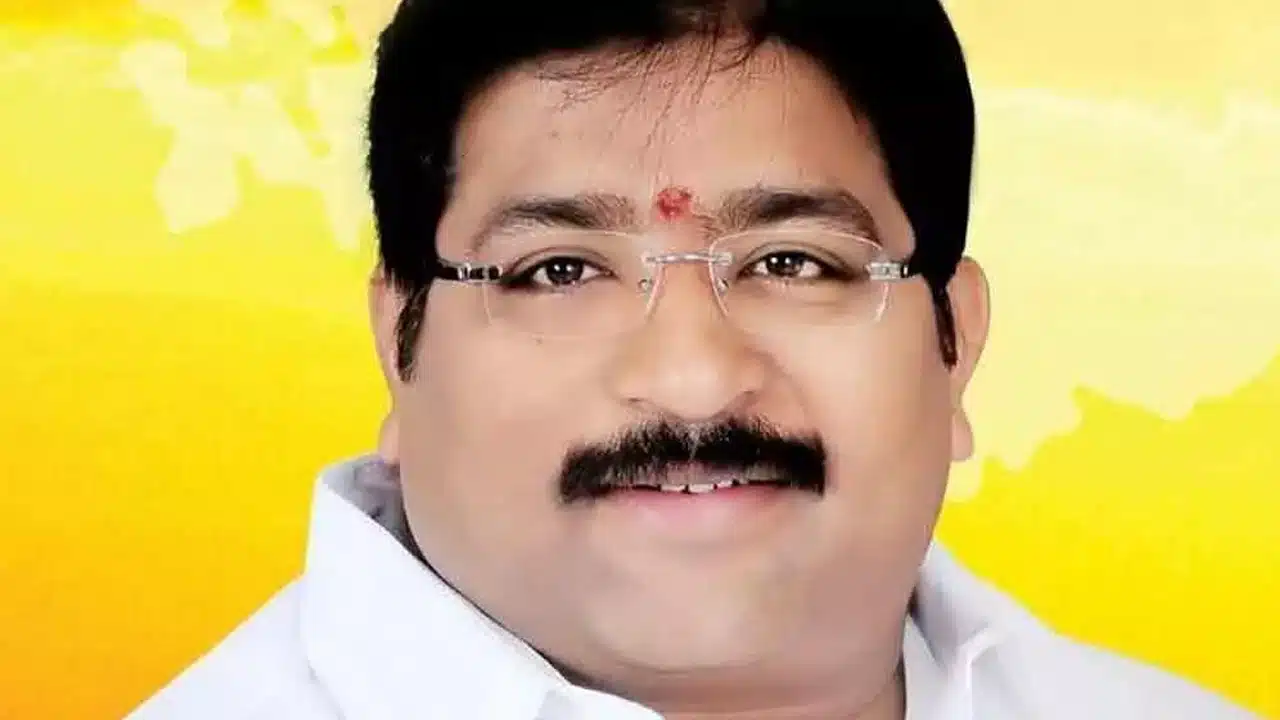 MLA Janardhana Rao : ద‌మ్ముంటే రా అంటూ వైసీపీ నాయ‌కుడి వార్నింగ్..నీళ్లు తాగిస్తానంటూ టీడీపీ ఎమ్మెల్యే చుర‌క‌..!