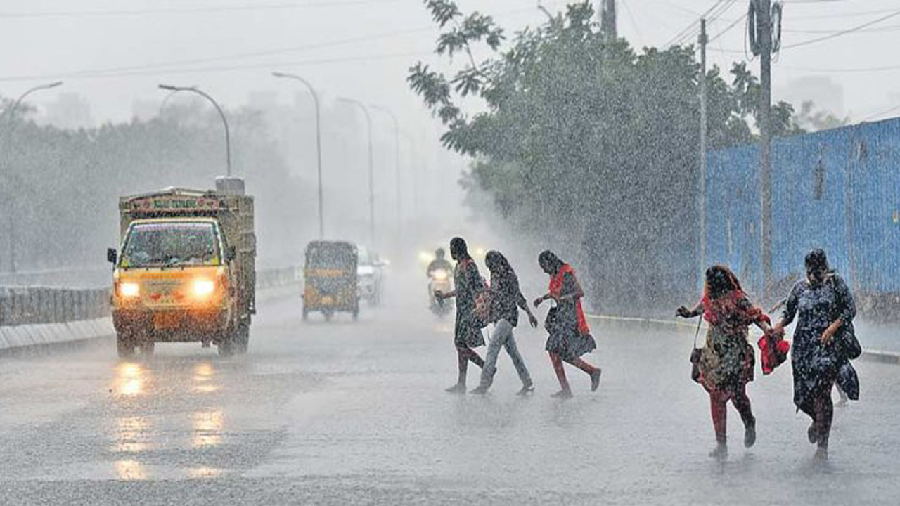 Rain : తెలంగాణ, ఏపీలో భారీ వ‌ర్షాలు.. ఈ ప్రాంతాల వారికి చాలా డేంజ‌ర్ అంటున్న‌ఐఎండీ