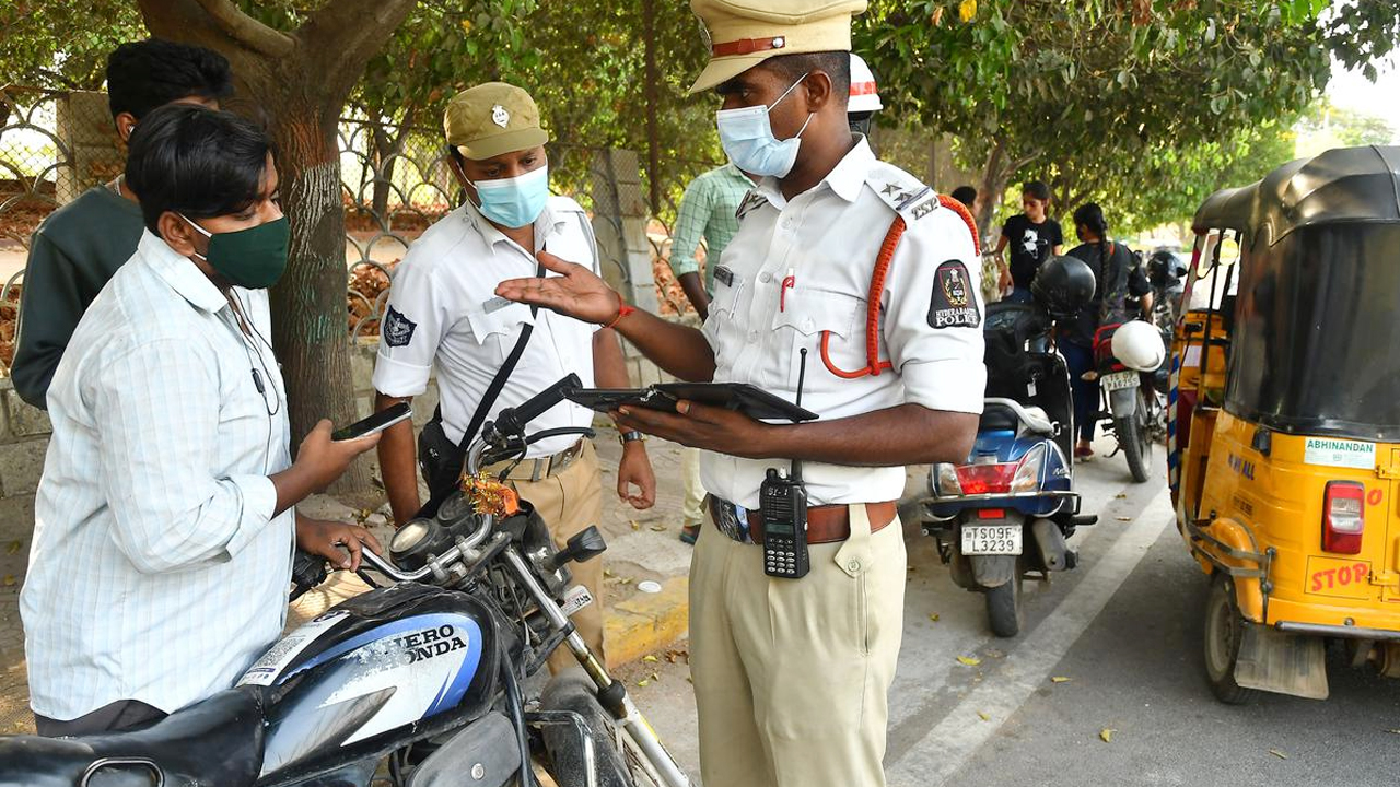 TG Govt Fine : 50 రోజుల్లో రూ.8 కోట్ల‌కి పైగా ఫైన్ వేశారా.. చుక్క‌లు చూపిస్తున్న అధికారులు