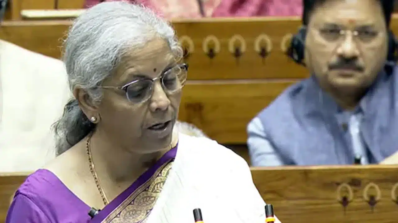 Union Budget 2024 : రికార్డు బడ్జెట్ తో రికార్డు సృష్టించిన నిర్మలమ్మ.. 4 కోట్ల మందికి ఉపాధి హామీ..!