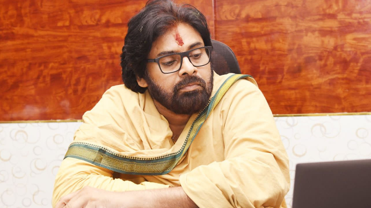 Pawan kalyan : నా పేరు చెప్పి రూల్స్ బ్రేక్ చేస్తే అంద‌రు న‌న్ను కొడ‌తారంటూ ప‌వ‌న్ క‌ళ్యాణ్ సంచ‌ల‌న కామెంట్స్