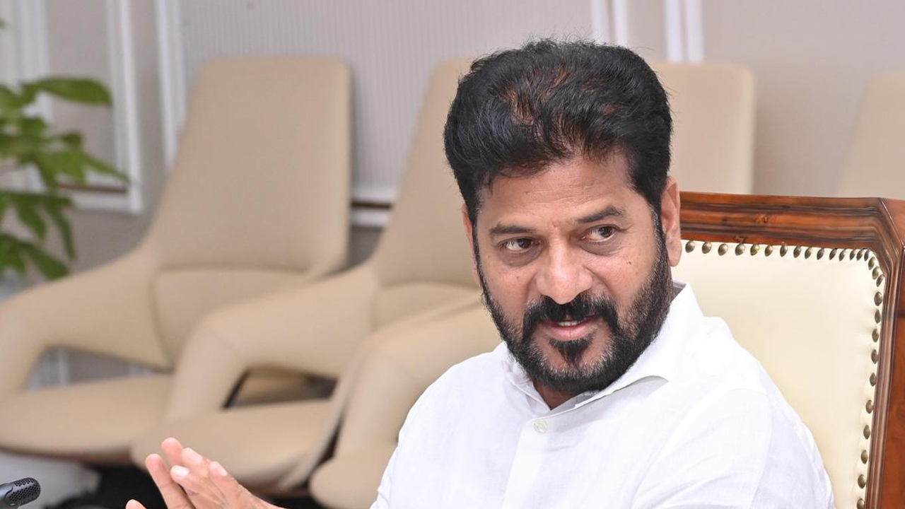 CM Revanth Reddy : కాంగ్రెస్ లో అంతర్గత విభేధాలు.. సీఎం రేవంత్ ని లెక్క చేయన్ మంత్రులు..?