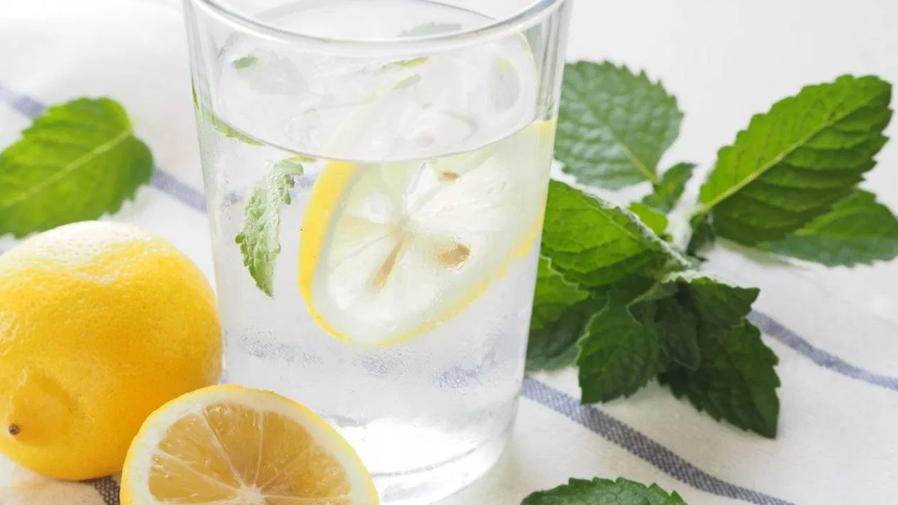 Lemon Water : ప్రతిరోజు ఈ ఒక్క డ్రింక్ తాగండి… అన్ని రకాల అనారోగ్య సమస్యలకు చెక్ పెట్టినట్లే..!