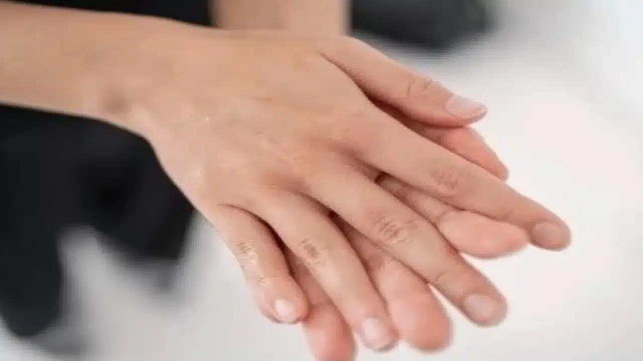 Palm Rubbing : మీ అరచేతులను ఇలా రుద్ధితే... ఎన్ని ఆరోగ్య ప్రయోజనాలో తెలుసా...!