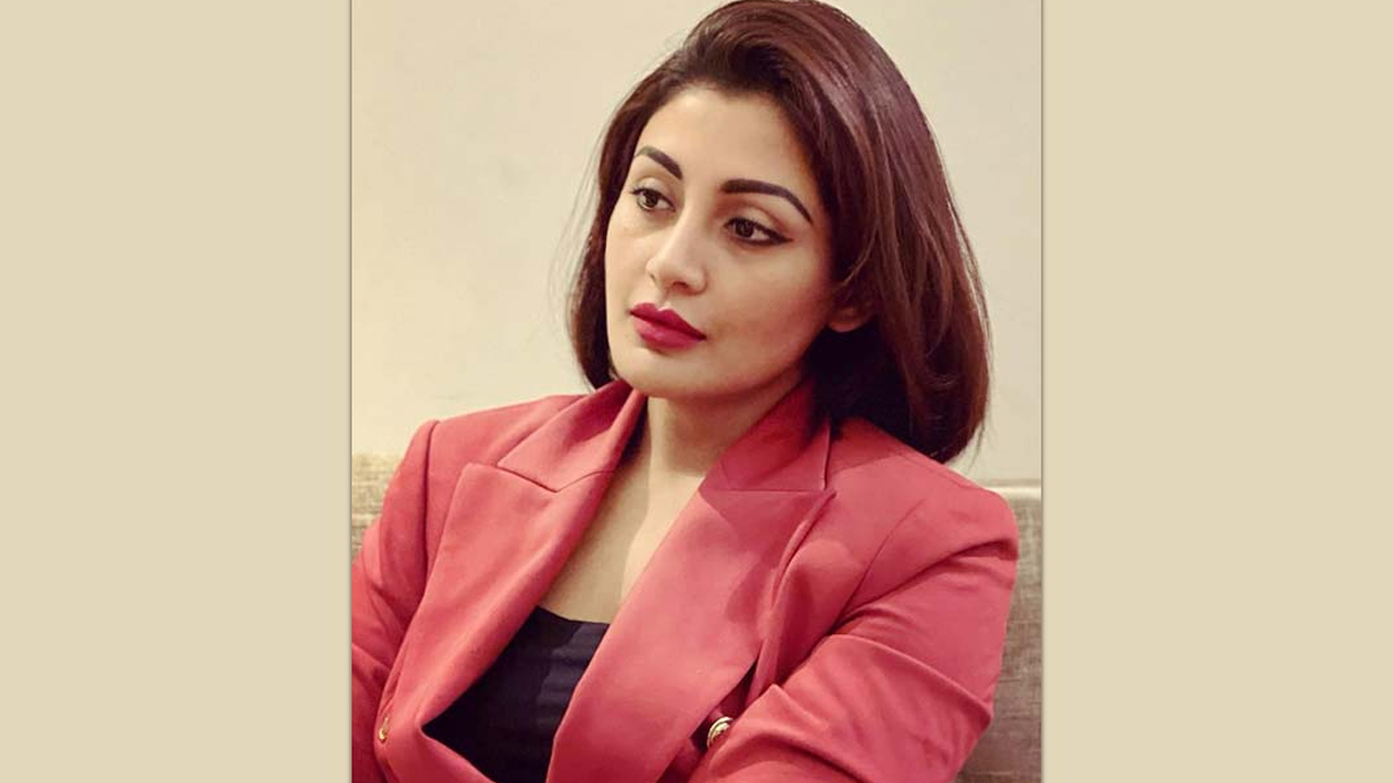 Bollywood Actress Rimi Sen : ఈ కారుతో మాన‌సిక వేద‌న‌కు గుర‌య్యా.. 50 కోట్లు కోరుతూ కంపెనీపై బాలీవుడ్ న‌టి రిమీ సేన్ దావా