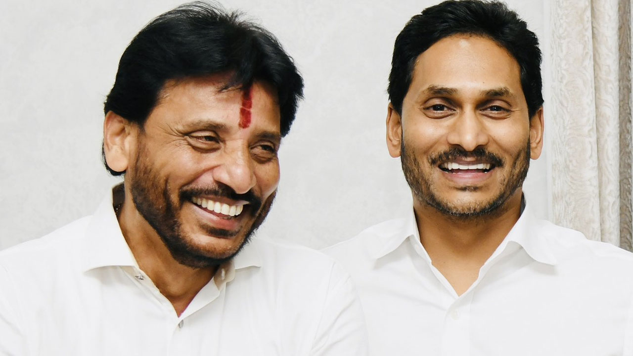 Ys Jagan : ఎమ్మెల్సీ దువ్వాడ వివాదం.. జగన్ స్పందించకపోతే ఎలా..?