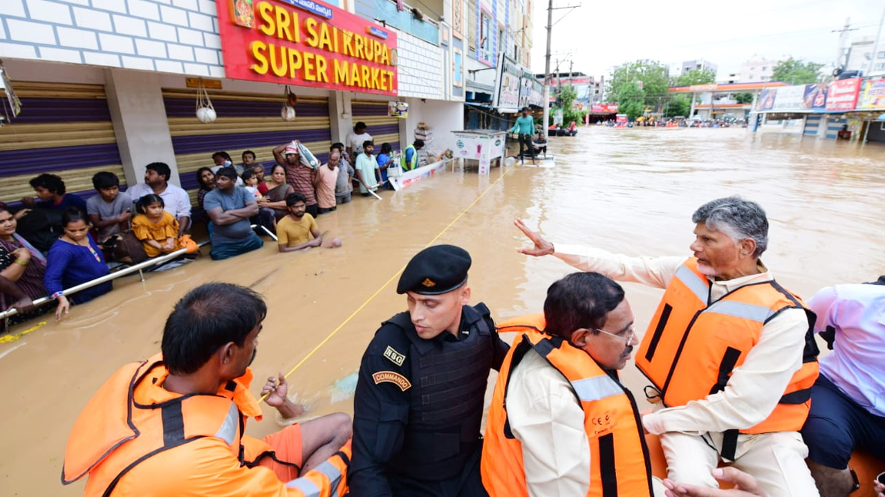 Chandrababu : నిద్ర‌పోని చంద్ర‌బాబు.. నేనున్నానంటు వ‌ర‌ద బాధితులకు భ‌రోసా..!